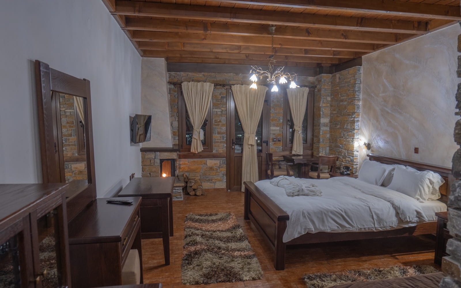 Deluxe Triple with Fireplace
